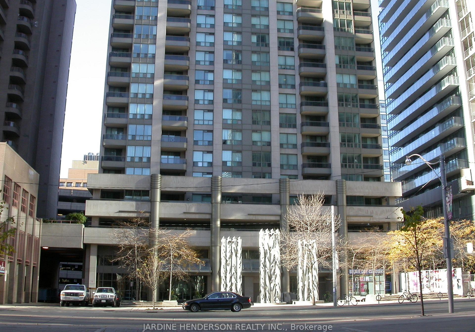 750-bay-street-toronto-ontario-c13418044