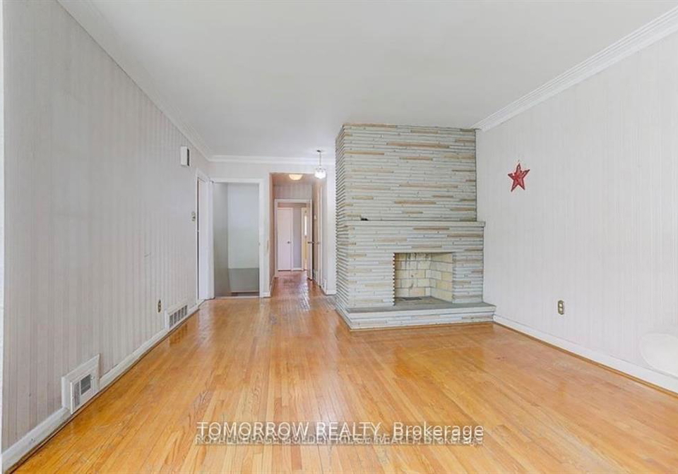 19-morewood-crescent-north-york-ontario-c13418048