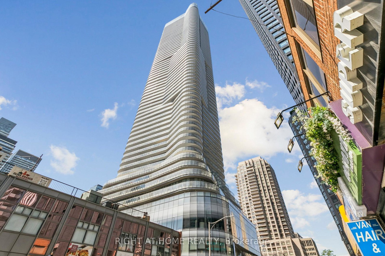 11-wellesley-st-w-avenue-toronto-ontario-c13418232