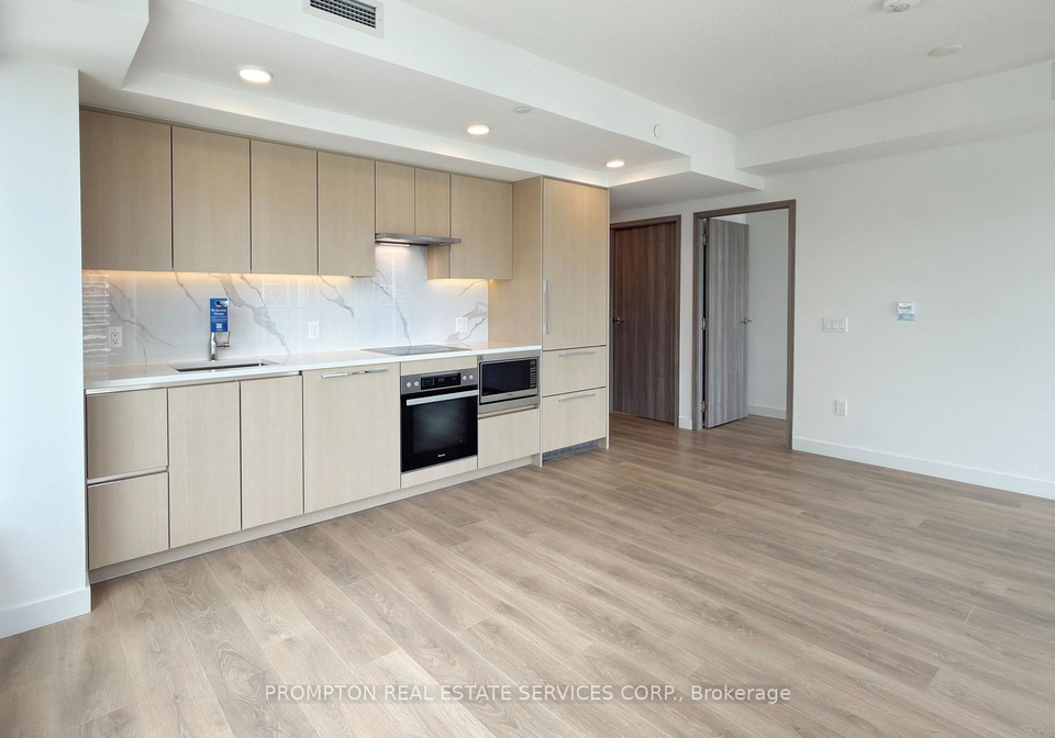 3-concord-cityplace-way-toronto-ontario-c13418280