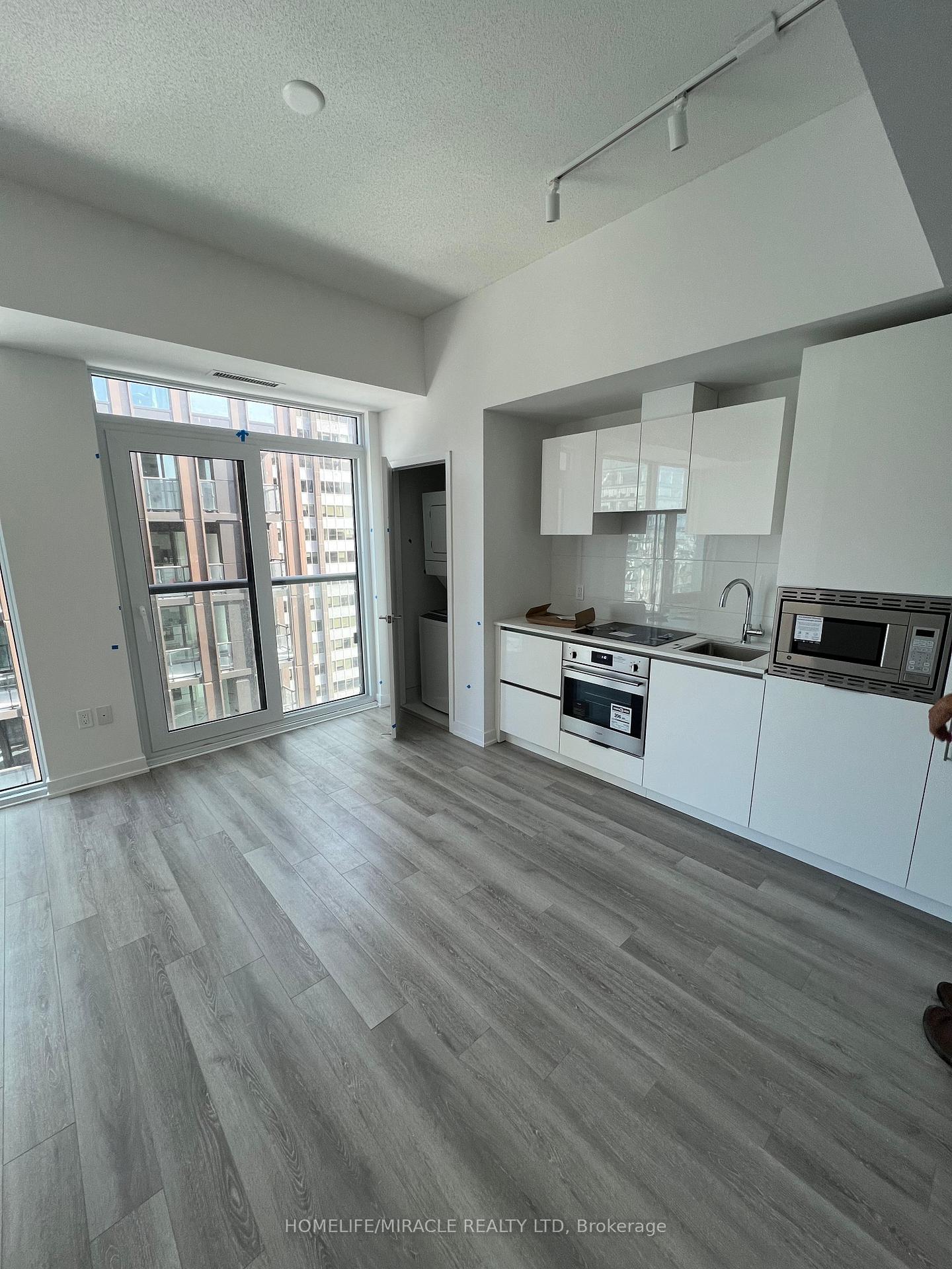 121-saint-patrick-street-toronto-ontario-c13420478