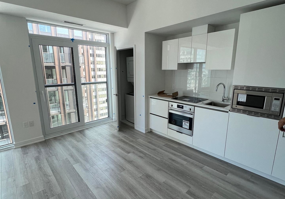 121-saint-patrick-street-toronto-ontario-c13420478