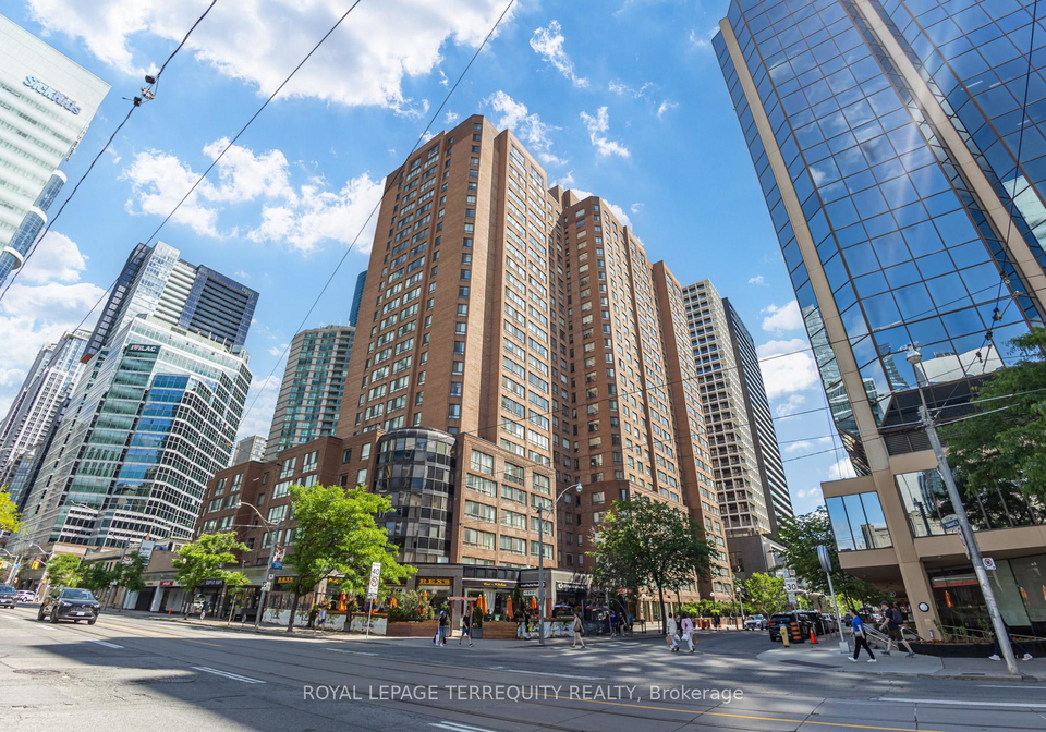 633-bay-street-toronto-ontario-c13421138