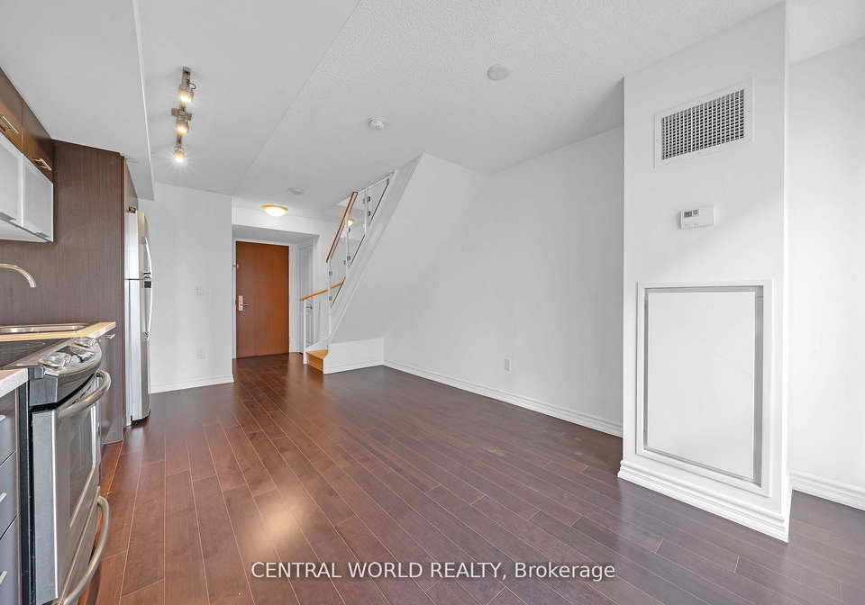 386-yonge-street-toronto-ontario-c13421326