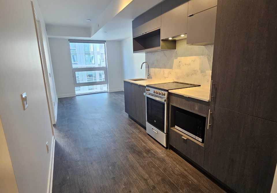 100-queen-street-e-toronto-ontario-c13421366