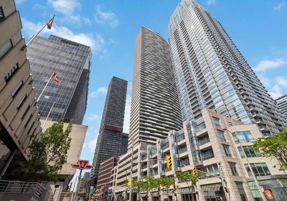 2221-yonge-street-toronto-ontario-c13421702