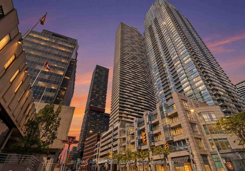 2221-yonge-street-toronto-ontario-c13421702
