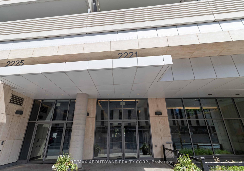 2221-yonge-street-toronto-ontario-c13421702
