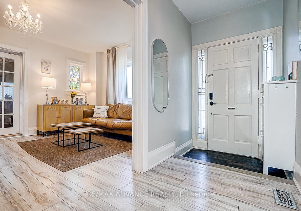 33-castlefield-avenue-toronto-ontario-c13421790