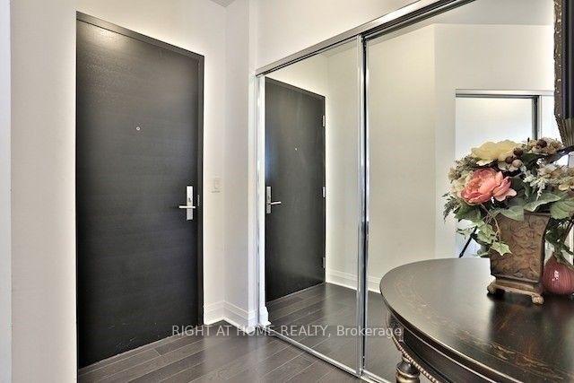 1080-bay-street-toronto-ontario-c13422374