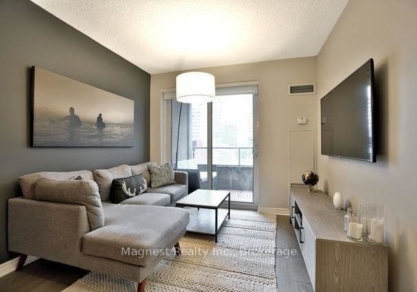 250-wellington-street-toronto-ontario-c13422652