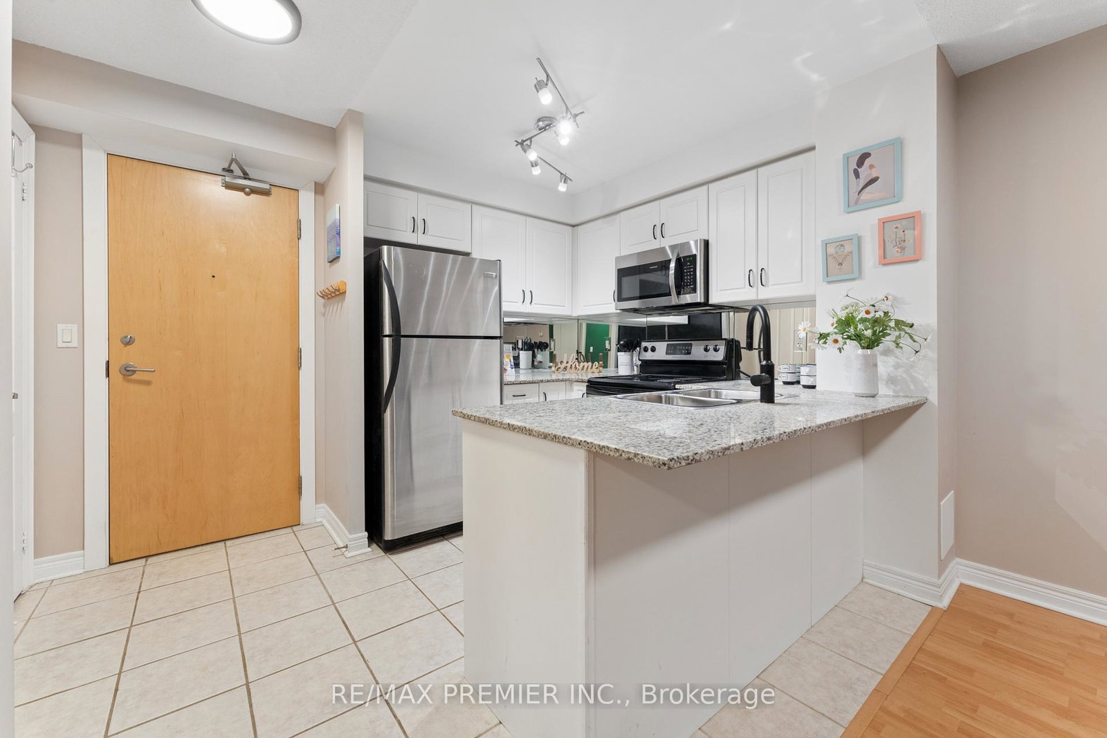212-eglinton-avenue-e-toronto-ontario-c13423070