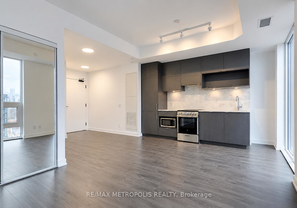 100-queen-street-e-toronto-ontario-c13423142