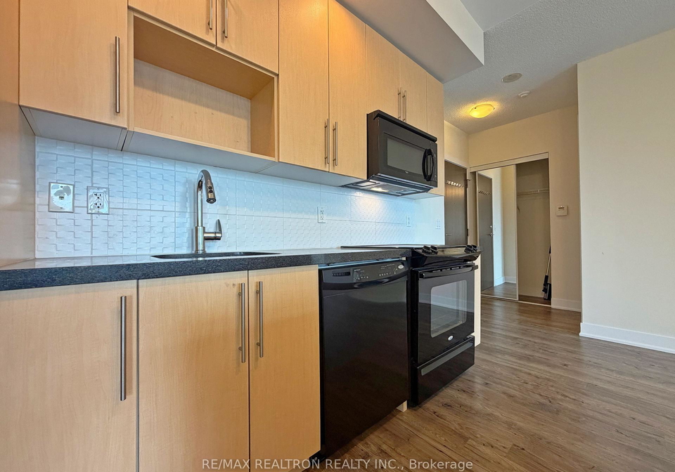 28-linden-street-s-toronto-ontario-c13423246
