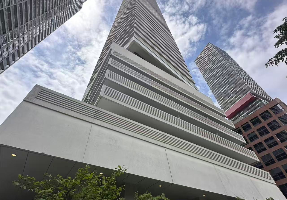 2221-yonge-yonge-street-toronto-ontario-c13423820