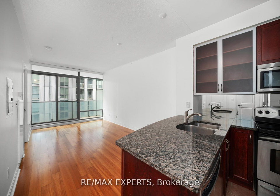 18-yorkville-avenue-s-toronto-ontario-c13424424