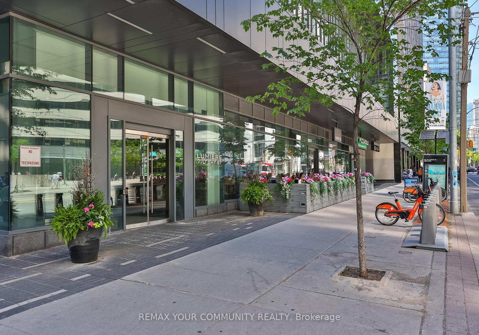 770-bay-street-toronto-ontario-c13424616