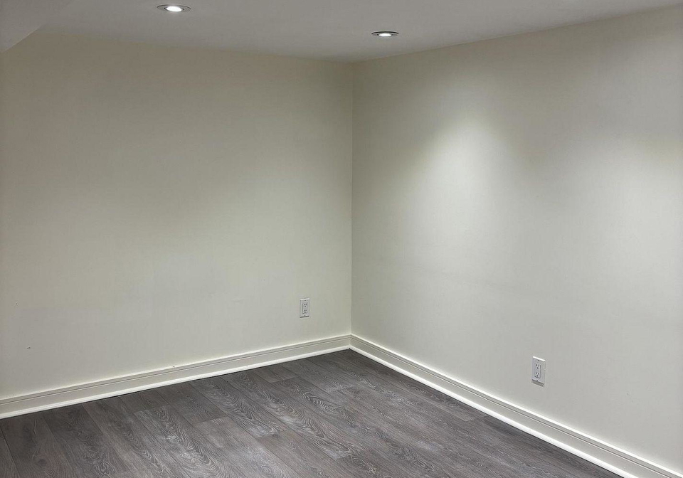 16-montrose-avenue-toronto-ontario-c13424732