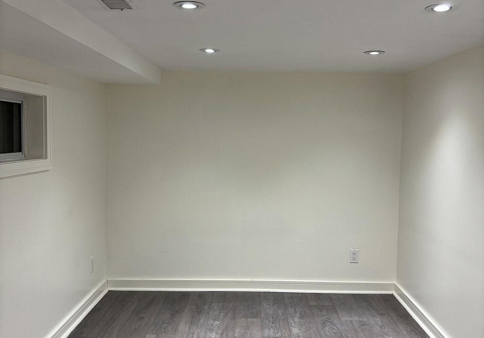 16-montrose-avenue-toronto-ontario-c13424732