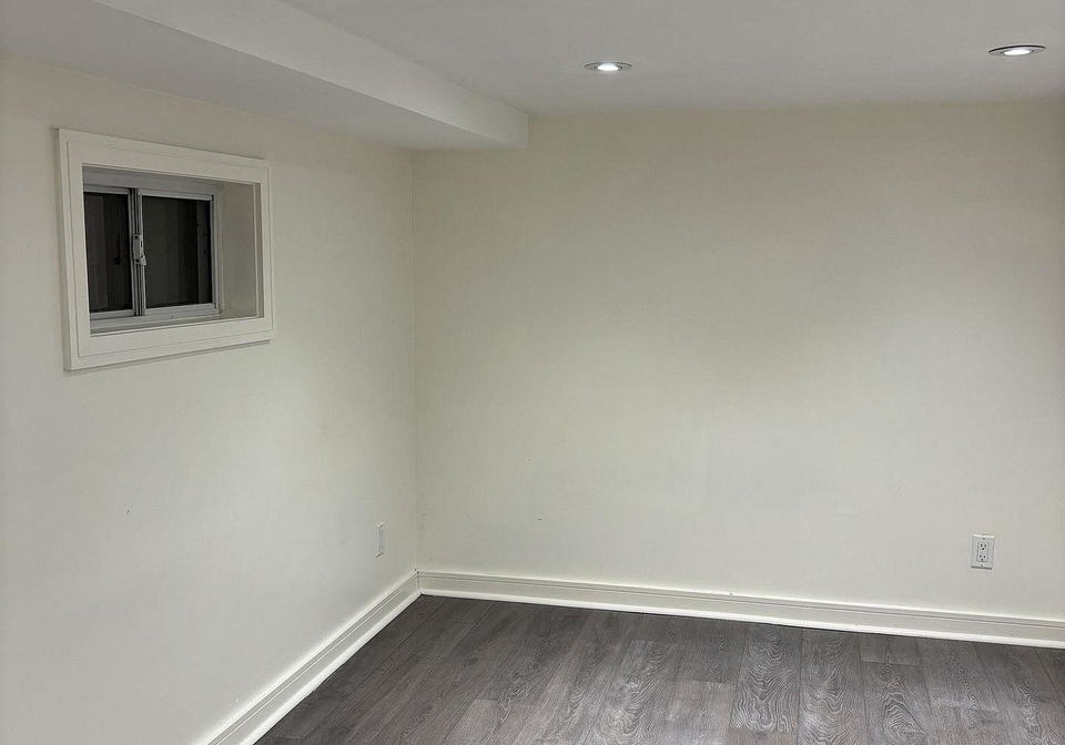 16-montrose-avenue-toronto-ontario-c13424732