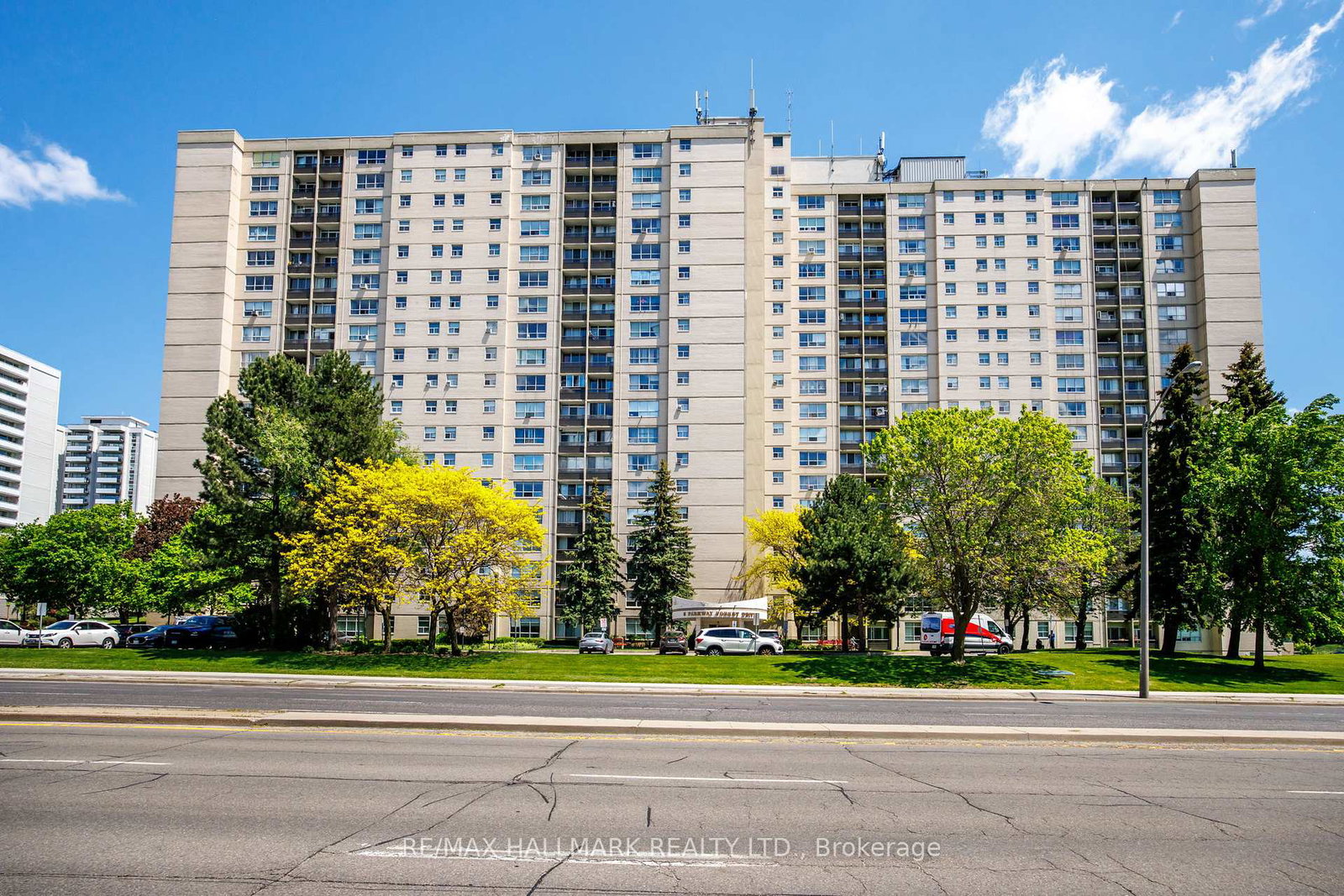 5-parkway-forest-drive-north-york-ontario-c13424990