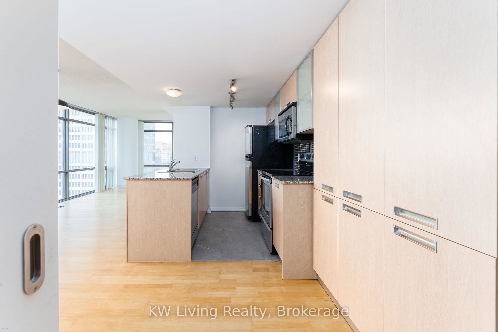 37-grosvenor-street-toronto-ontario-c13425424