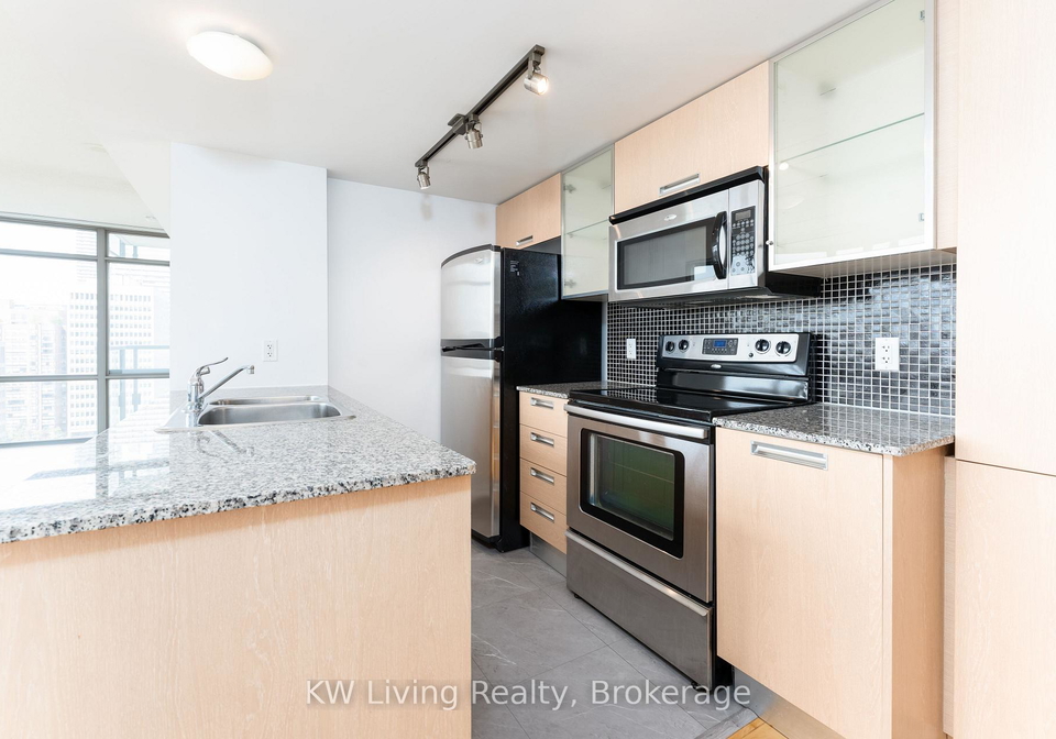 37-grosvenor-street-toronto-ontario-c13425424