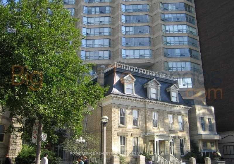 71-simcoe-street-toronto-ontario-c13425436