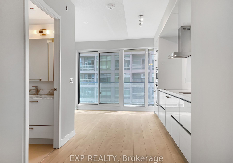 2221-yonge-street-toronto-ontario-c13425512