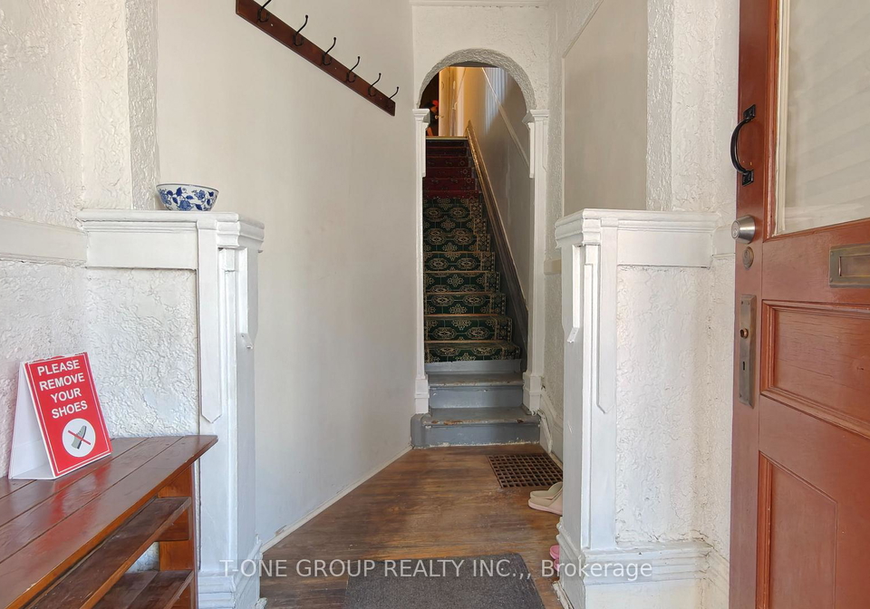35-lindsey-avenue-toronto-ontario-c13425552