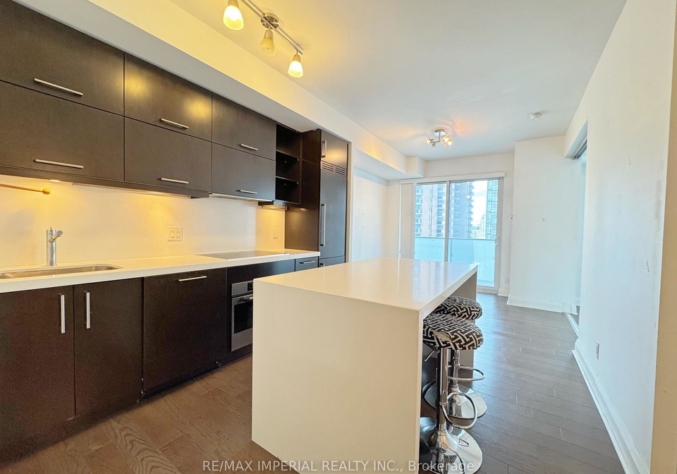 1080-bay-street-toronto-ontario-c13425694