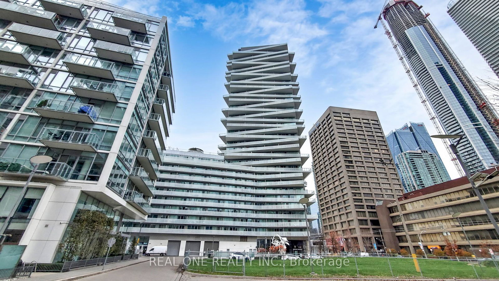 15-queens-quay-e-toronto-ontario-c13426752