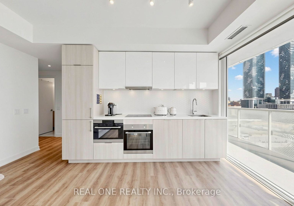 15-queens-quay-e-toronto-ontario-c13426752