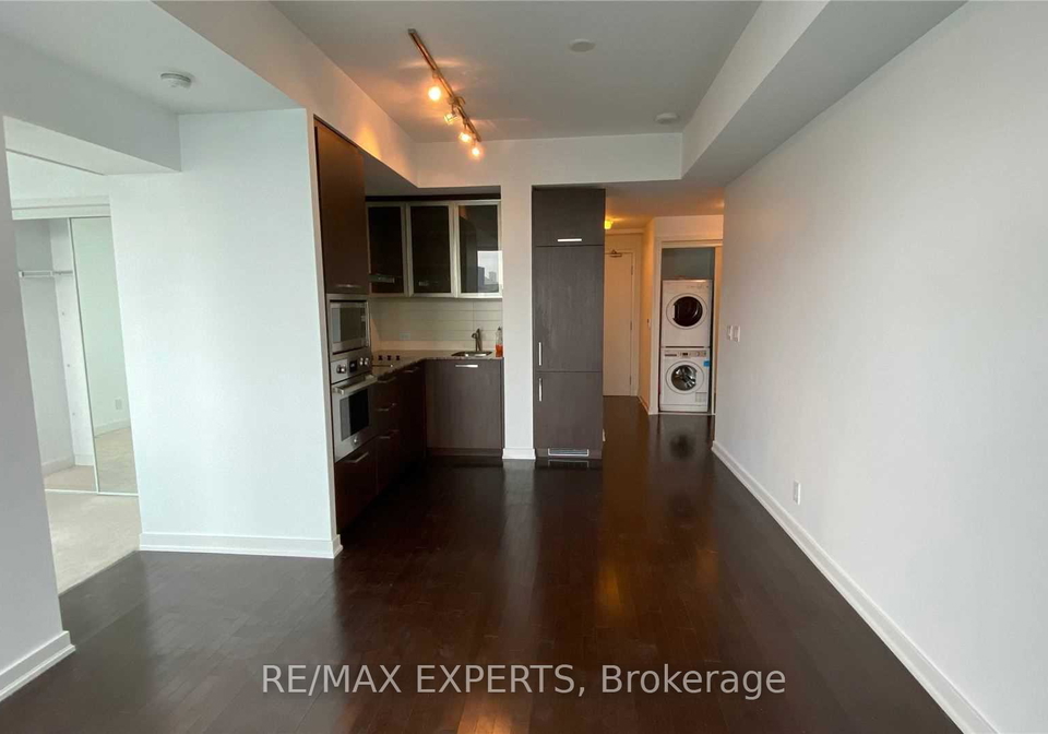 14-york-street-toronto-ontario-c13427014