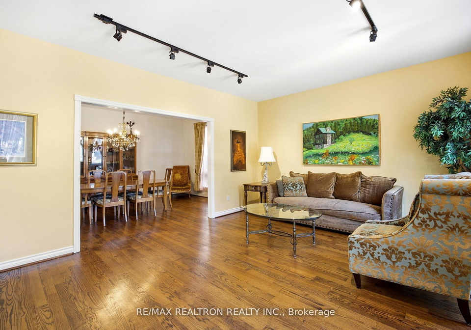 623-coldstream-avenue-toronto-ontario-c13427142