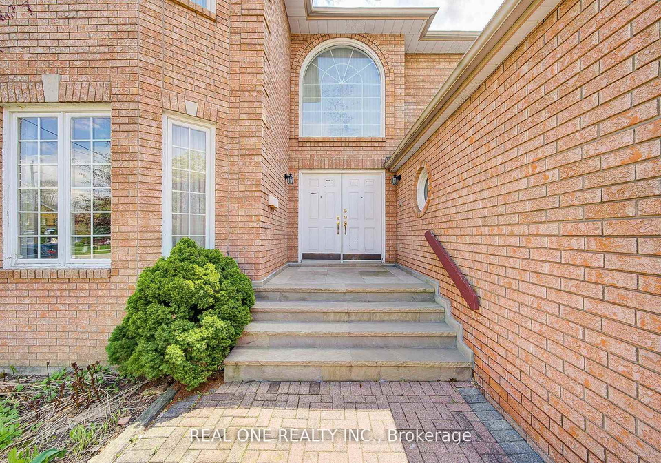 261-mckee-avenue-north-york-ontario-c13427324