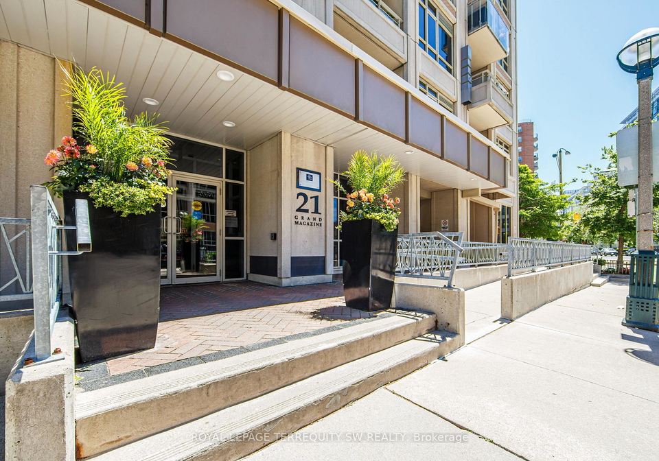 21-grand-magazine-street-toronto-ontario-c13427360