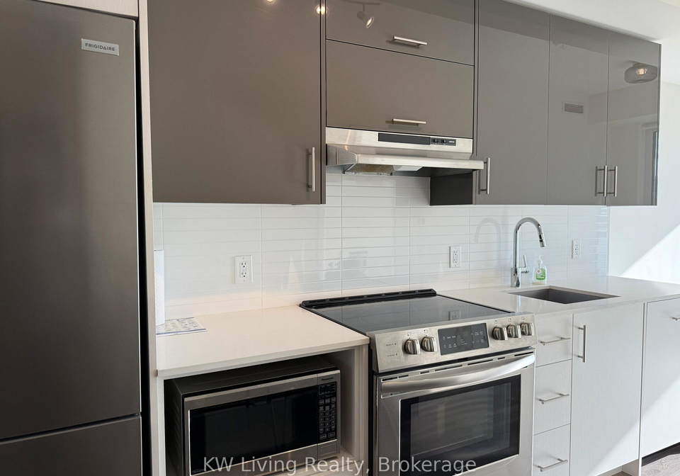 188-fairview-mall-drive-north-york-ontario-c13427382