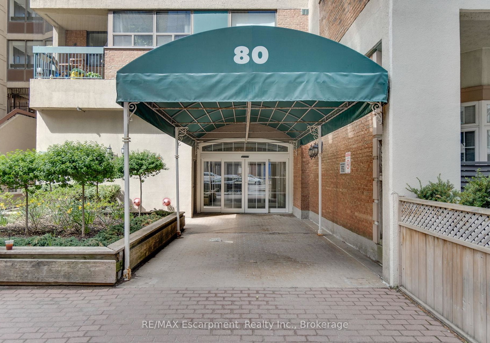80-saint-patrick-street-toronto-ontario-c13427842