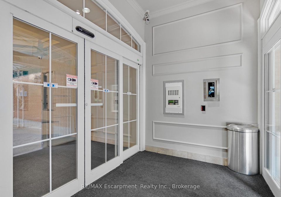 80-saint-patrick-street-toronto-ontario-c13427842