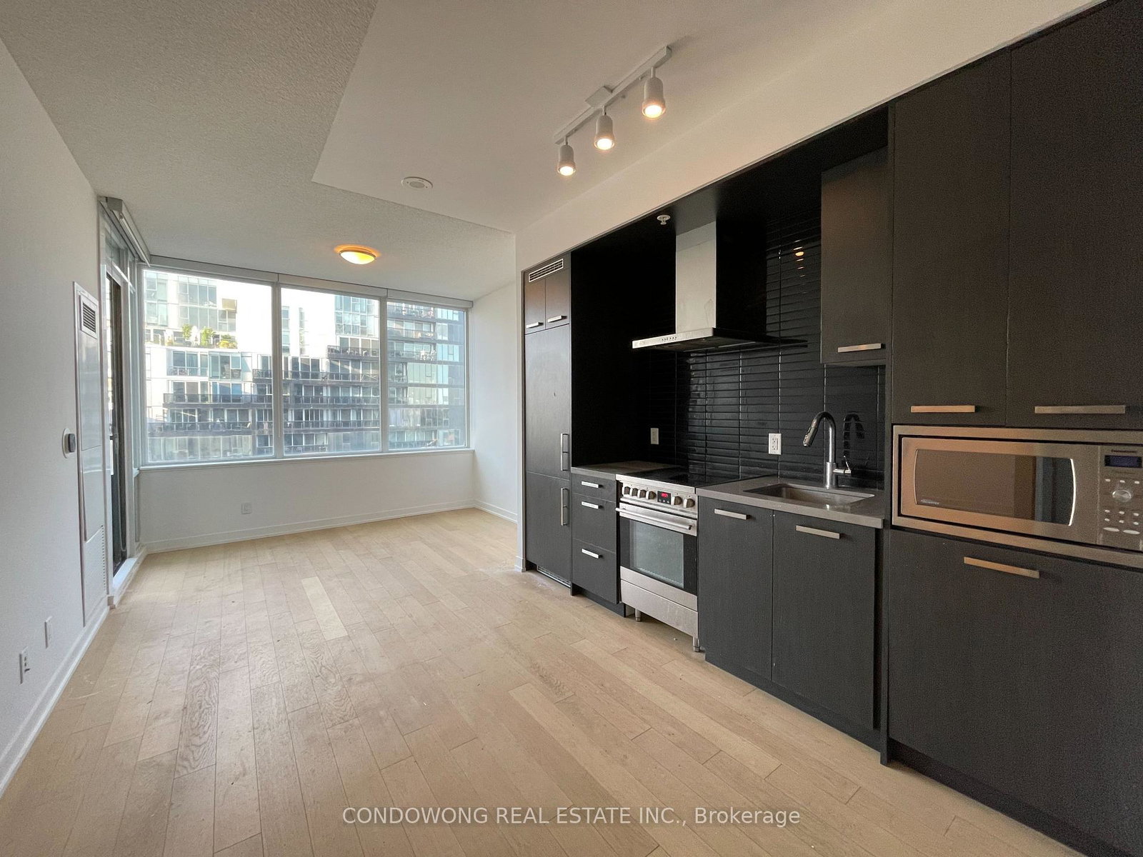 120-bayview-avenue-toronto-ontario-c13428590