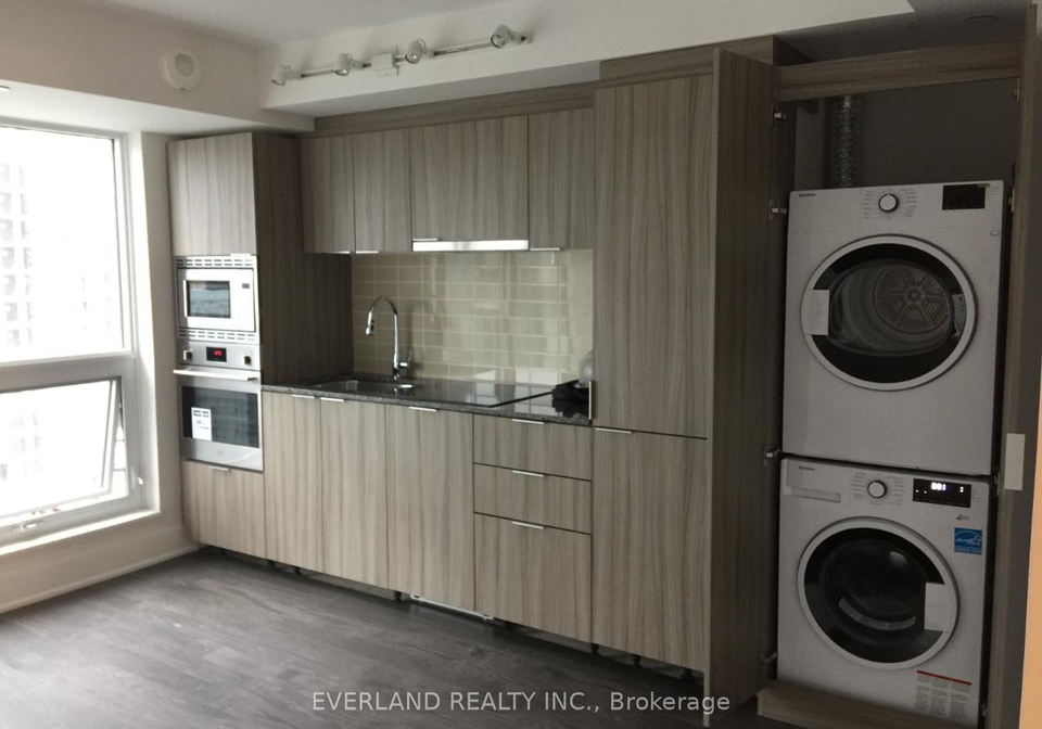 955-bay-street-toronto-ontario-c13428988