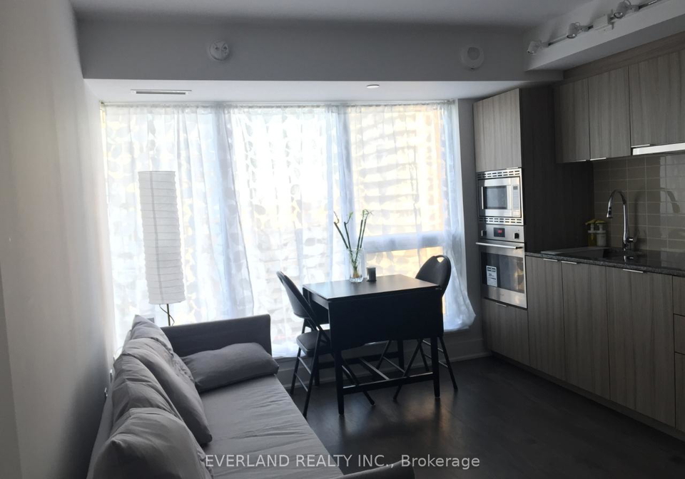 955-bay-street-toronto-ontario-c13428988