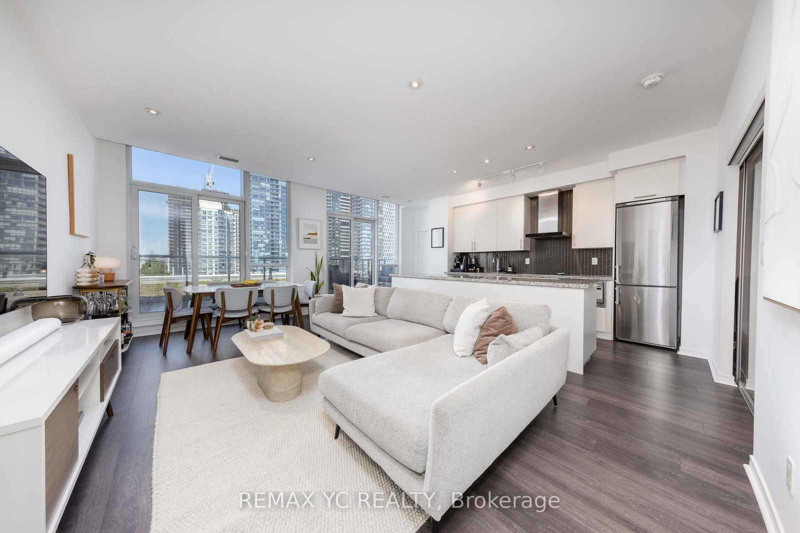 352-front-street-w-toronto-ontario-c13429070