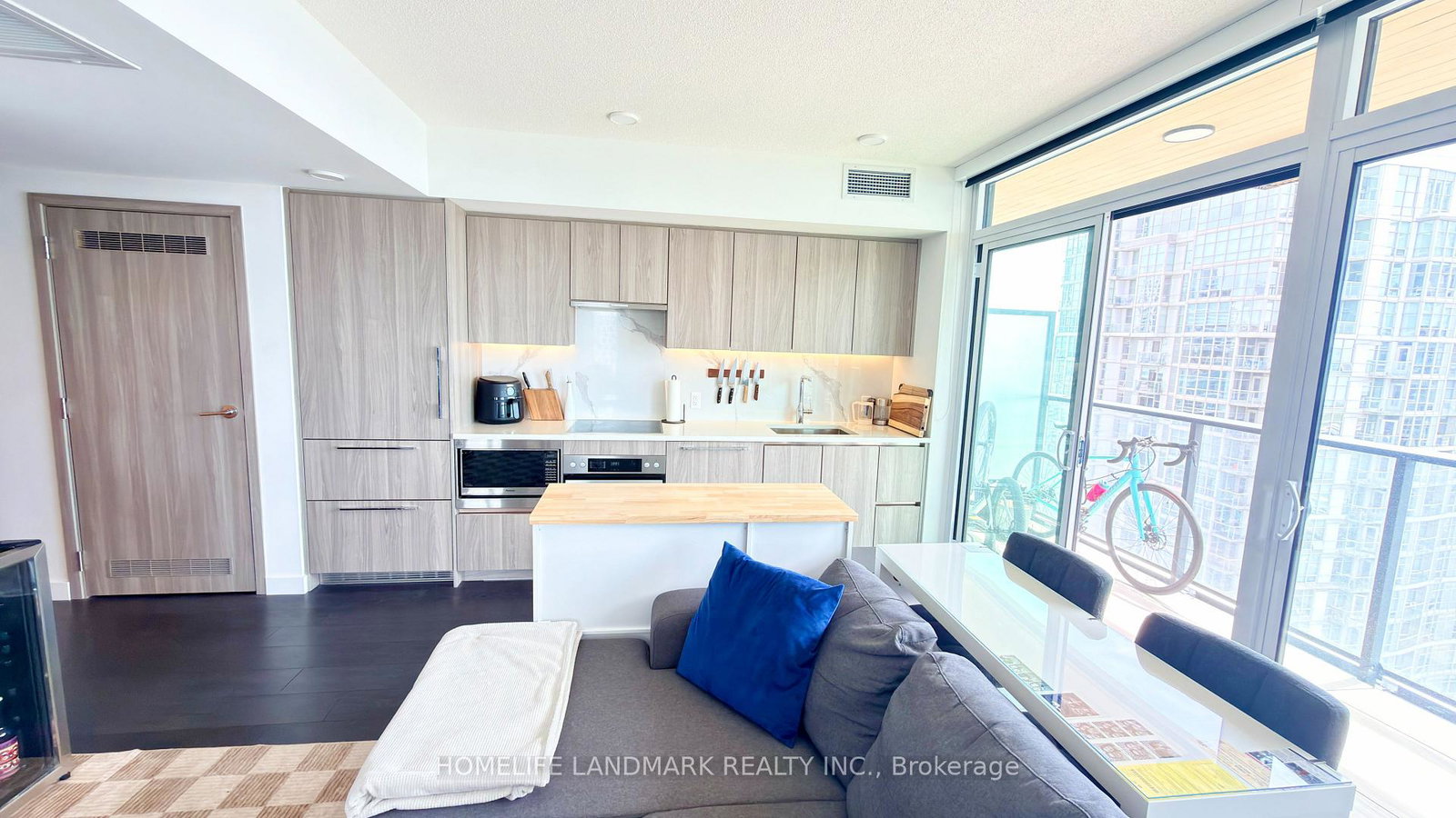 3-concord-cityplace-way-toronto-ontario-c13429120
