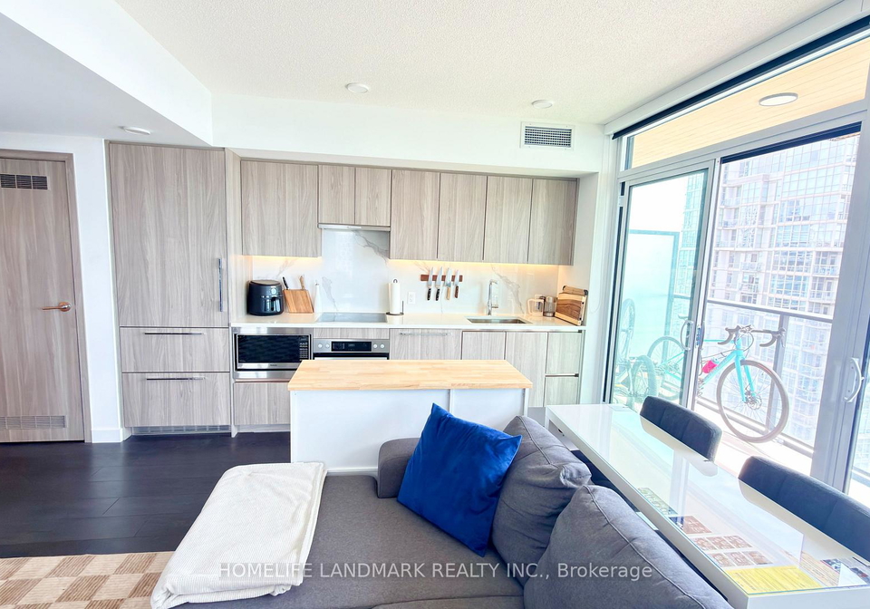 3-concord-cityplace-way-toronto-ontario-c13429120
