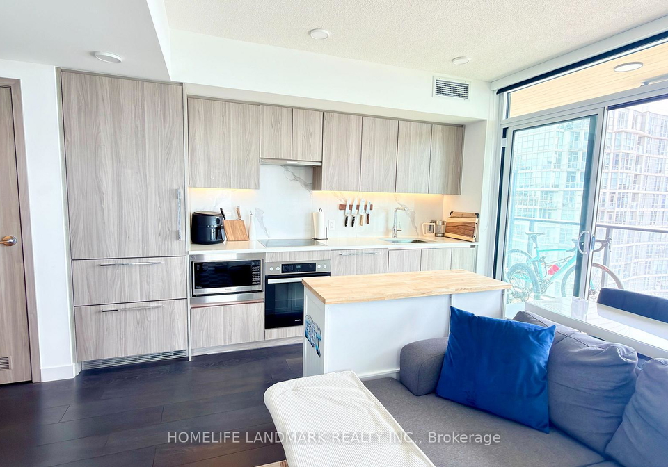 3-concord-cityplace-way-toronto-ontario-c13429120
