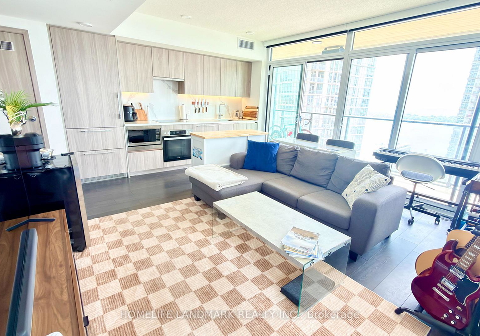 3-concord-cityplace-way-toronto-ontario-c13429120