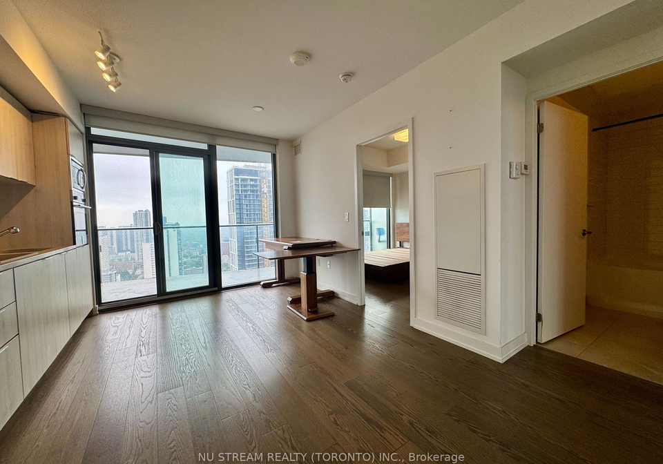 11-wellesley-street-w-toronto-ontario-c13429356