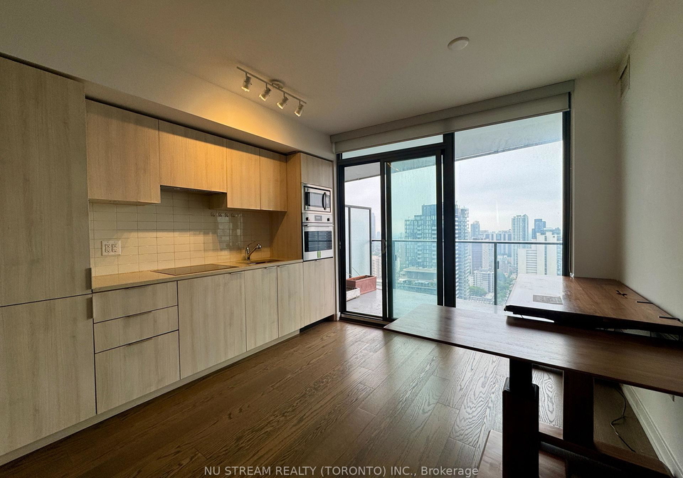 11-wellesley-street-w-toronto-ontario-c13429356